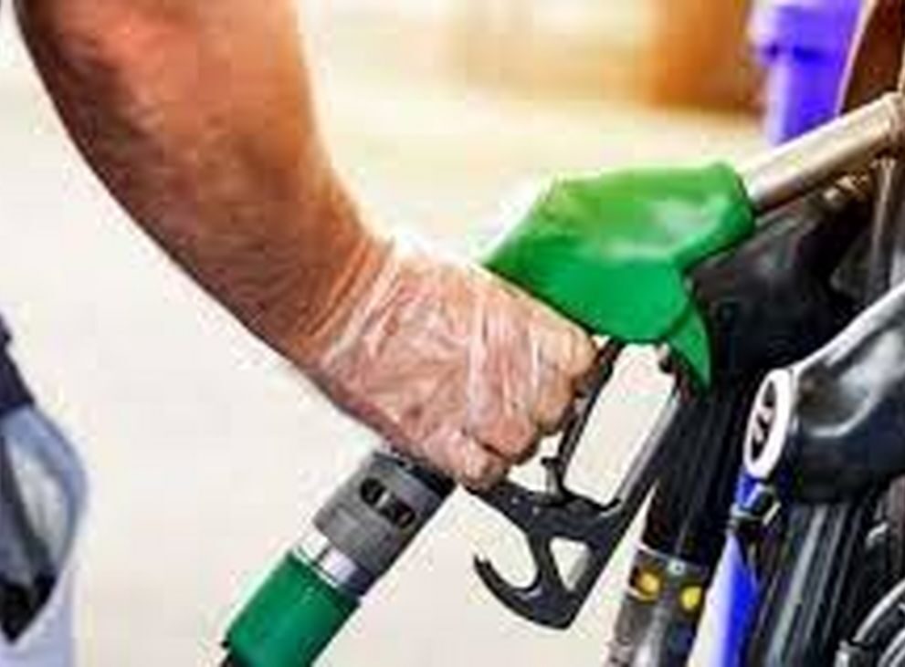 خواب جدید دولت برای افزایش قیمت بنزین