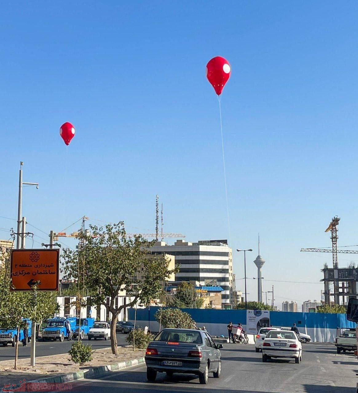پرواز بالن‌های قرمز بر فراز تهران