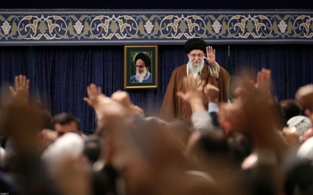 شرکت نکردن در انتخابات سیاست راهبردی دشمن است