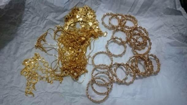 کشف طلا و جواهر سرقتی از 2 کف زن حرفه ای