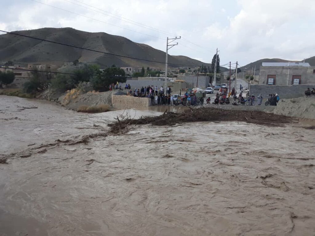 سیل راه ۴ روستای کلات را مسدود کرد