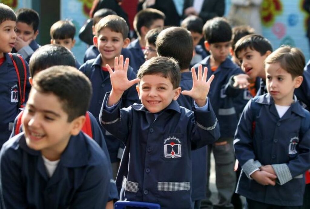 6000 خیر مدرسه ساز زن در کشور داریم