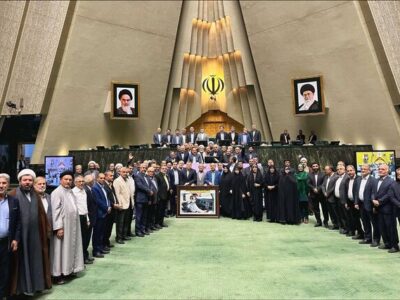 قدردانی نمایندگان از سفر قالیباف به لبنان با اهدای تابلو