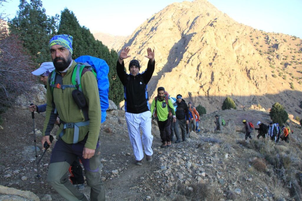 حضور ۲۰۰ کوهنورد در صعود سراسری به قله بزد