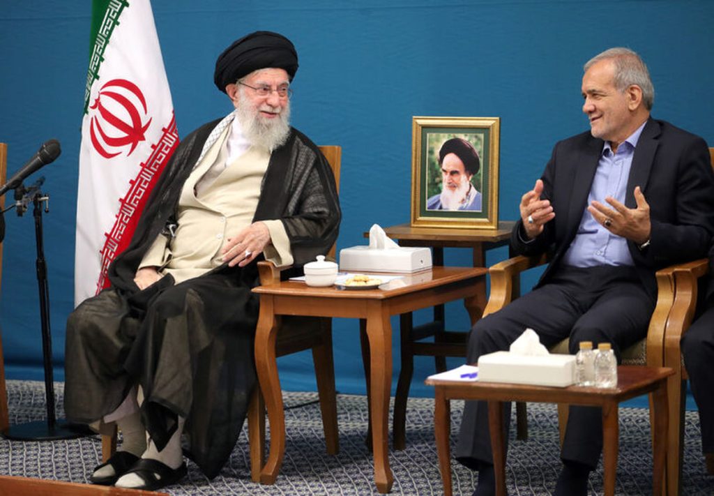 گفتگوی پزشکیان با رهبر انقلاب درباره قانون حجاب