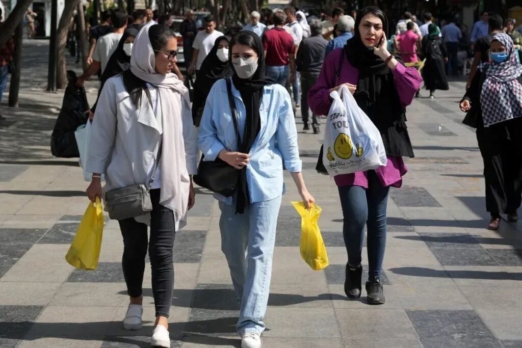 لاریجانی: بعضی از خانم‌ها تمایلی به حجاب ندارند