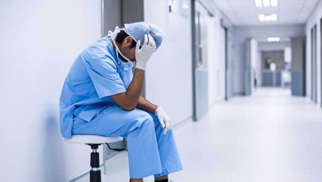 چرا دستیاران پزشکی خودکشی می‌کنند؟
