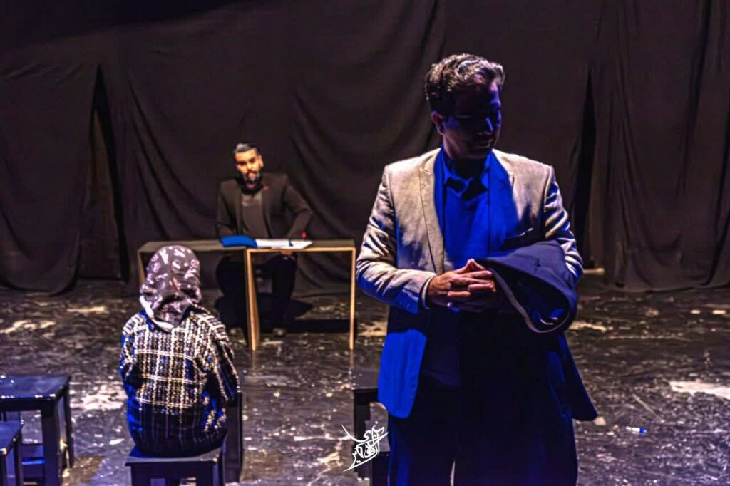نمایش داستانی جنایی و معمایی «کاور» بر روی صحنه تماشاخانه مایان