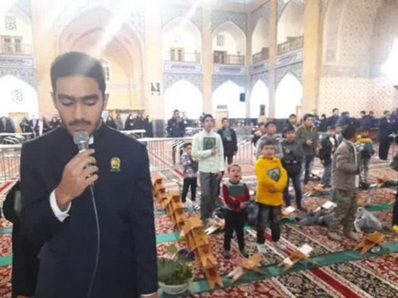 علیرضا کوهستانی؛ نوجوان مکبر و قاری برجسته حرم مطهر رضوی