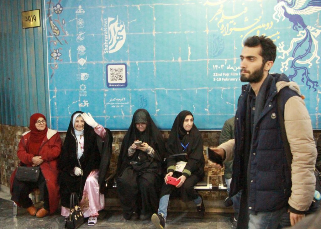 سیمرغ‌های بلورین فجر در انتظار شروع مراسم اختتامیه