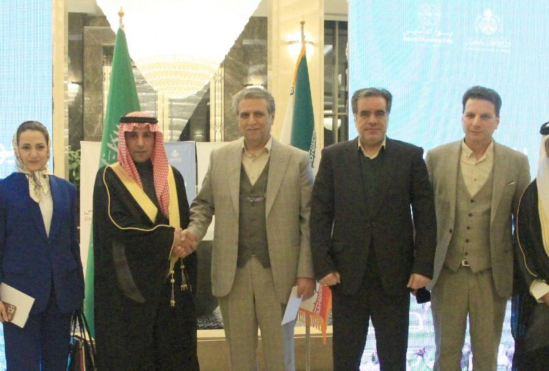 تصاویری از ورود مهمانان به کنسولگری عربستان سعودی