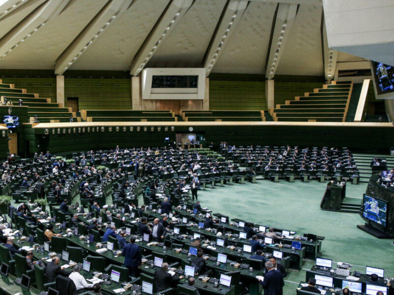 مجلس از لایحه دولت برای تغییر ساعت کاری استقبال می‌کند