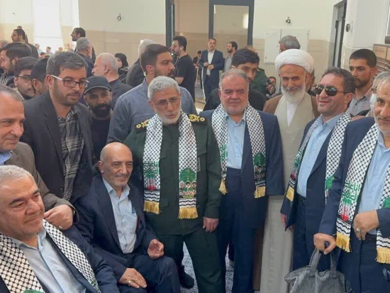 دیدار سردار قاآنی در مراسم سالگرد شهدای کنسولگری ایران