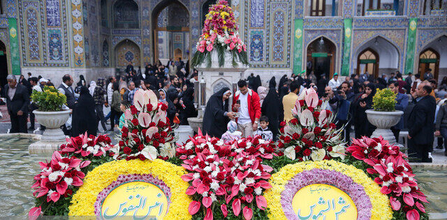 شست‌وشو ضریح مطهر رضوی در آستانه میلاد امام رضا(ع)