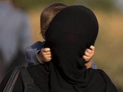 مادران سنگربانان خانه در بحران