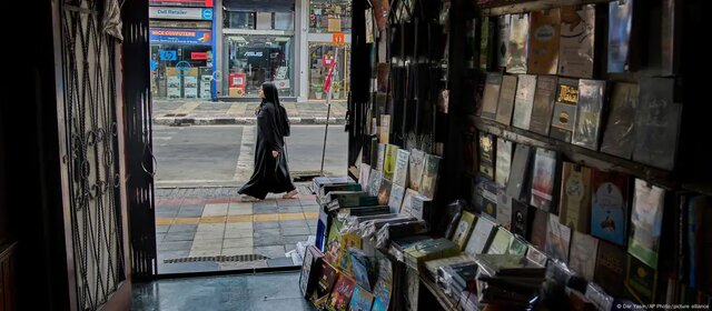 یورش پلیس به کتابفروشیها پس از ممنوعیت ۲۵ کتاب