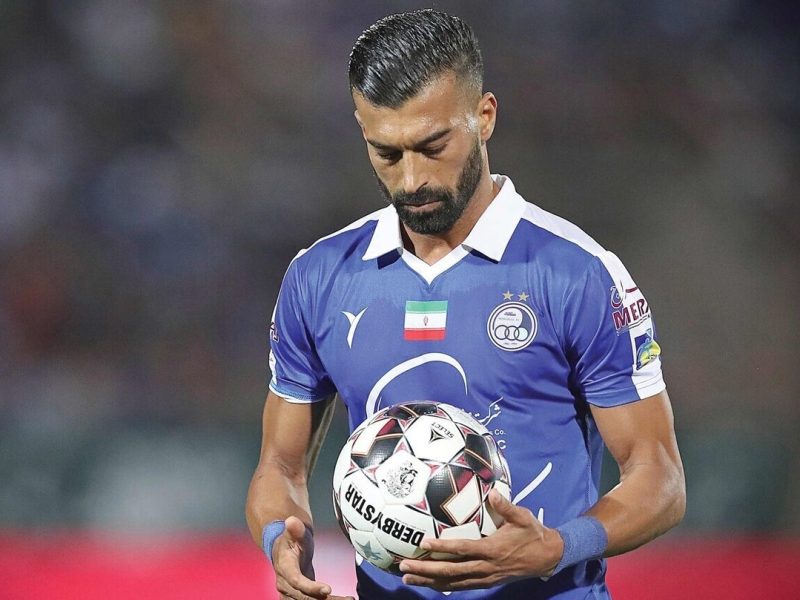 به عشق هواداران آبی شدم