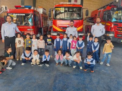 کودکان کلبه هوش در کنار قهرمانان آتش نشان