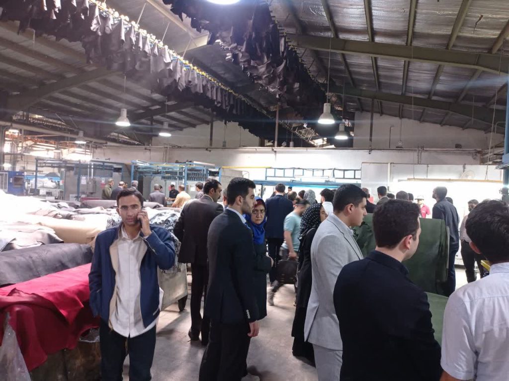 دومین تور صنعتی خراسان به کارخانه چرم مشهد رسید