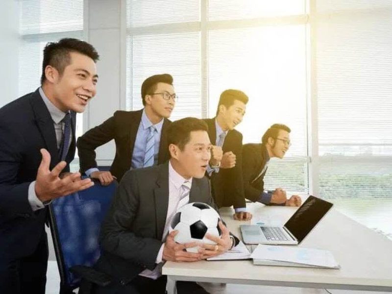 رکورد در زمین، بحران در مدیریت