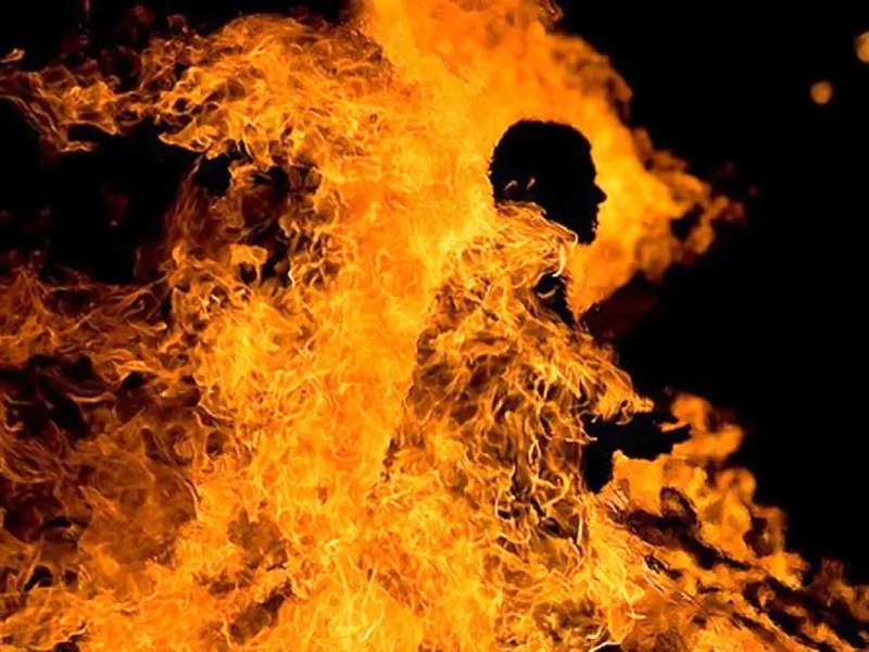 جزئیات خودسوزی یک مرد مقابل دادگستری کرج