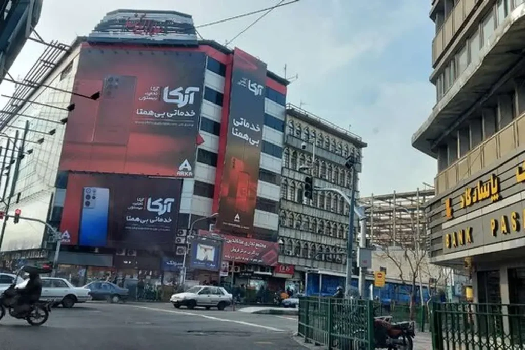 تجمع اعتراضی جمعی از کسبه پاساژ علاءالدین برای گرانی