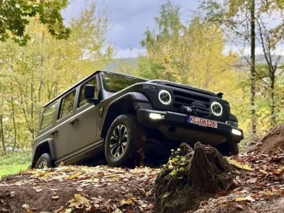 خودروی نظامی ارتش چین وارد ایران شد