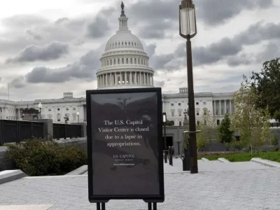 دولت آمریکا موقتاً تعطیل شد