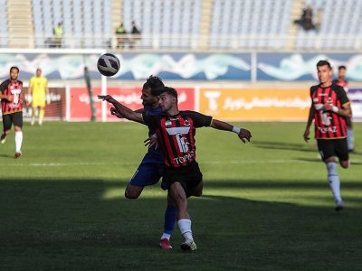 تحمیل نتیجه به ابومسلم از زمین، کنار زمین، سکو