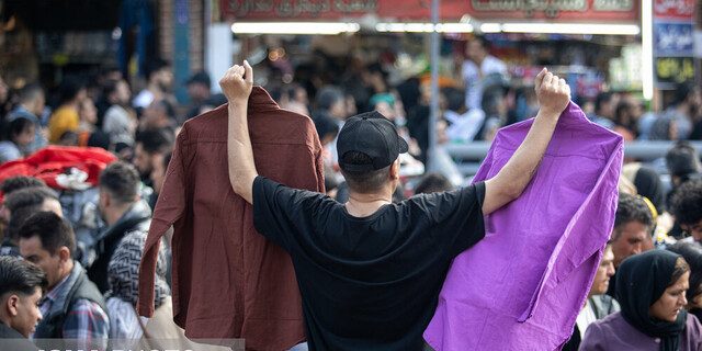 کسی حالش خوب نباشد لباس هم نمی‌خرد!