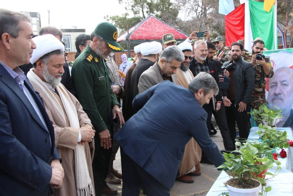 بیت تاریخی امام خمینی (ره) در تربت جام گلباران شد