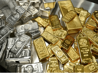 عقب‌نشینی دوباره طلا و نقره در بازارهای جهانی