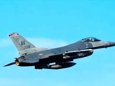 فرود اضطراری جنگنده F-۱۶ آمریکا در عربستان