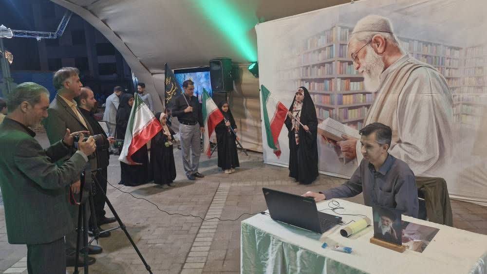 برپایی غرفه عکاسی توسط کتابخانه رضوی در نمایشگاه روایت یک نگاه، ایران پیشرو