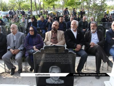 حضور اهالی فرهنگ و هنر در قطعه نام آوران (هنرمندان ) بهشت رضا مشهد (یک )