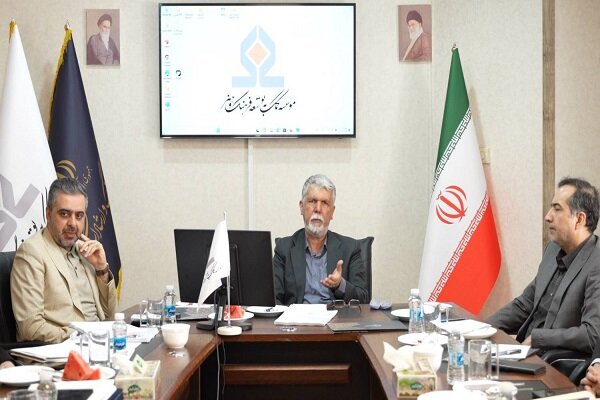 بازدید عباس صالحی از مؤسسه کمک به توسعه فرهنگ و هنر