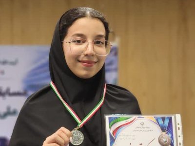 اهدای مدال قهرمانی به مردم مقاوم جنوب کشور توسط قهرمان تیراندازی ناشنوایان