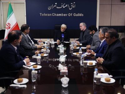 عارف: دولت آماده واگذاری اختیارات بازار به اصناف است