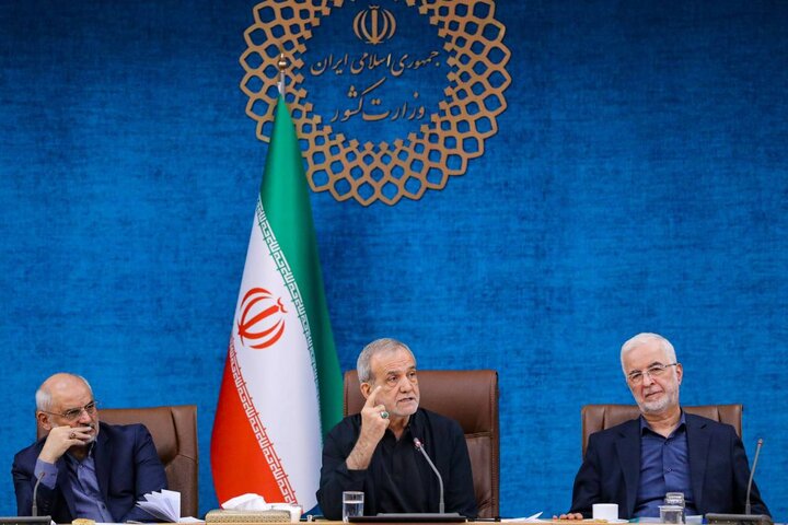 نشست پزشکیان با فعالان سیاسی