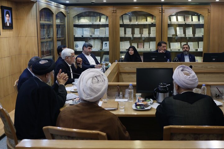 عارف: زنان کارآمدی بیشتری از مردان دارند
