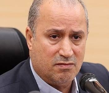 آقای تاج، قبل از آنکه سکوها، نیمکت‌ها و فدراسیون را نشانه بروند