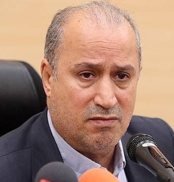 آقای تاج، قبل از آنکه سکوها، نیمکتها و فدراسیون را نشانه بروند