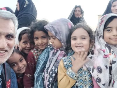 اجرای رایگان تئاتر عروسکی هنرمندان کمپانی سیمرغ در روستای محروم ” تاجمیر ” خراسان جنوبی