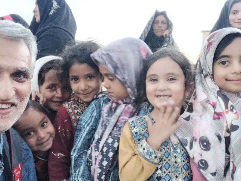 اجرای رایگان تئاتر عروسکی هنرمندان کمپانی سیمرغ در روستای محروم ” تاجمیر ” خراسان جنوبی